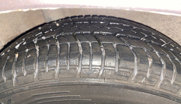 2016 Honda Amaze 1.2L I-VTEC VX AT, Petrol, Automatic, 57,126 km, Right Rear Tyre Tread