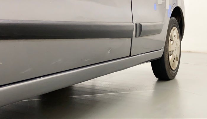 2012 Maruti Wagon R 1.0 LXI, CNG, Manual, 76,339 km, Left running board - Minor scratches