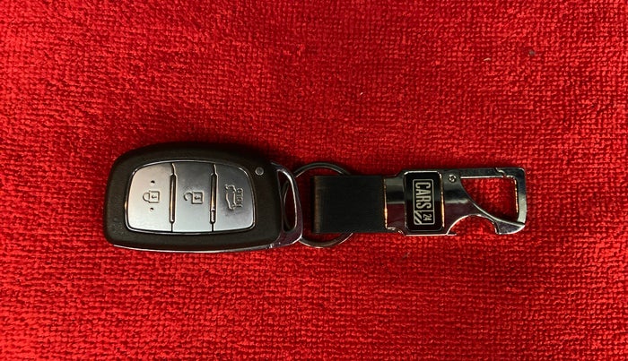 2019 Hyundai Grand i10 ASTA 1.2 VTVT, Petrol, Manual, 32,881 km, Key Close Up