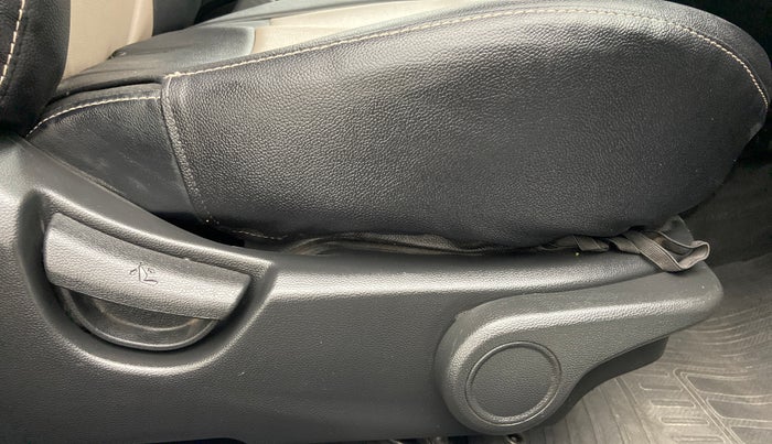 2019 Hyundai Grand i10 ASTA 1.2 VTVT, Petrol, Manual, 32,881 km, Driver Side Adjustment Panel