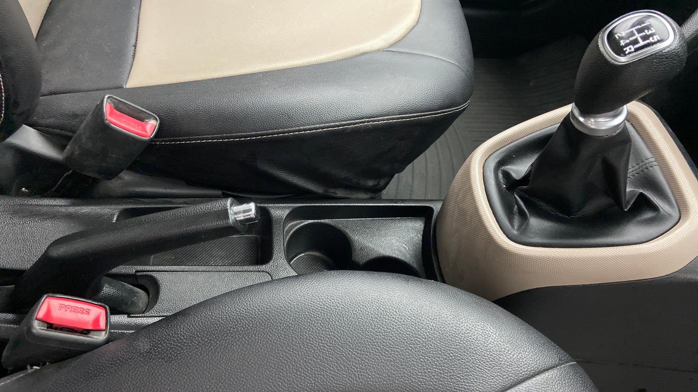 2019 Hyundai Grand i10 ASTA 1.2 VTVT, Petrol, Manual, 32,881 km, Gear Lever