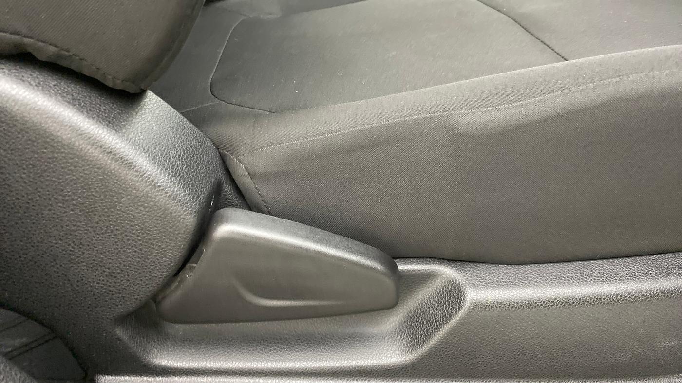 2019 Renault Kwid 1.0 RXT Opt AT, Petrol, Automatic, 9,645 km, Driver Side Adjustment Panel