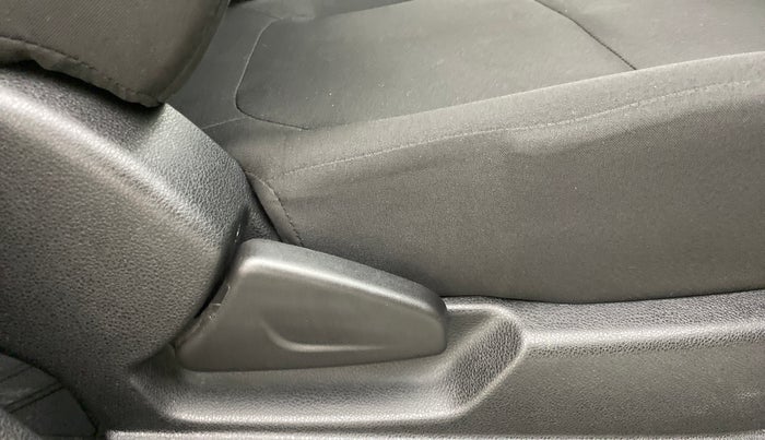 2019 Renault Kwid 1.0 RXT Opt AT, Petrol, Automatic, 9,645 km, Driver Side Adjustment Panel