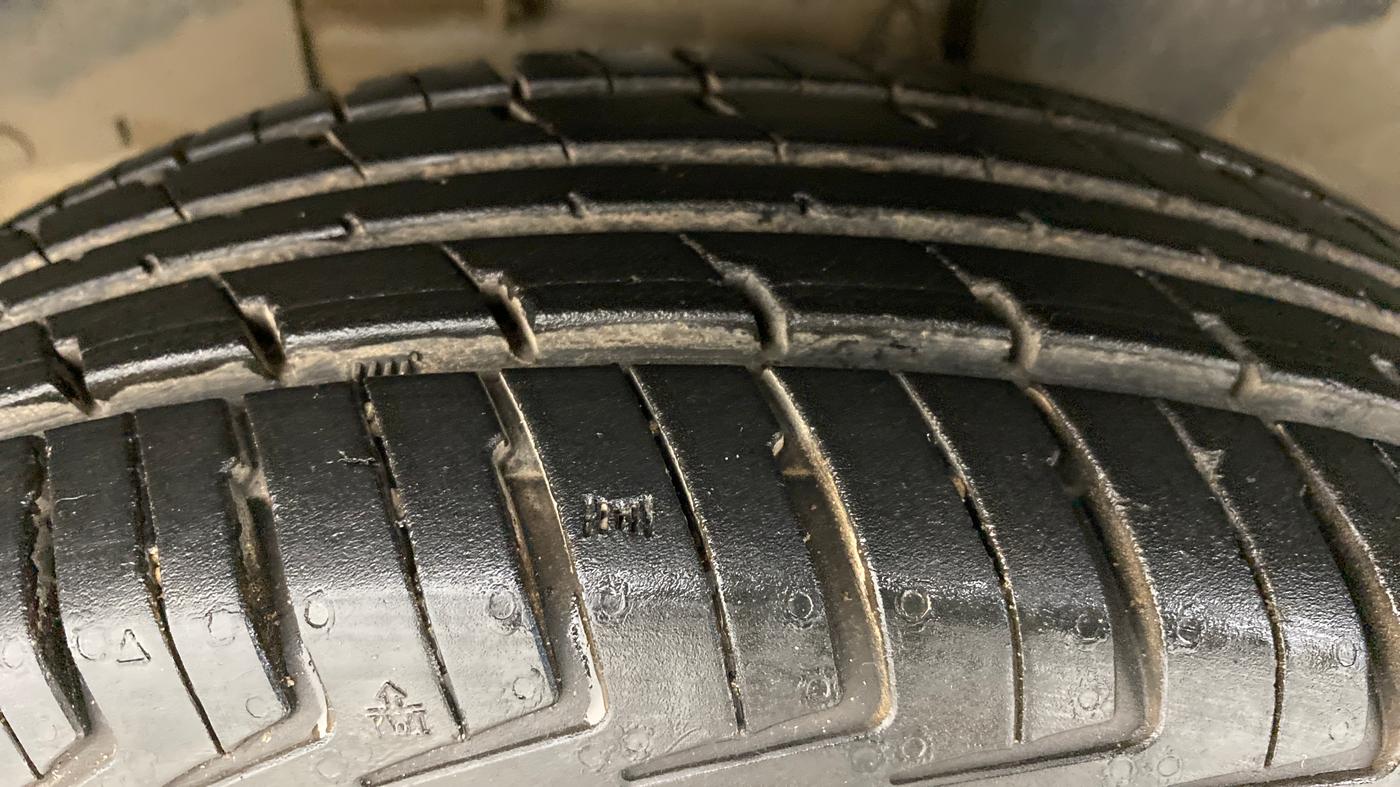 2019 Renault Kwid 1.0 RXT Opt AT, Petrol, Automatic, 9,645 km, Left Front Tyre Tread