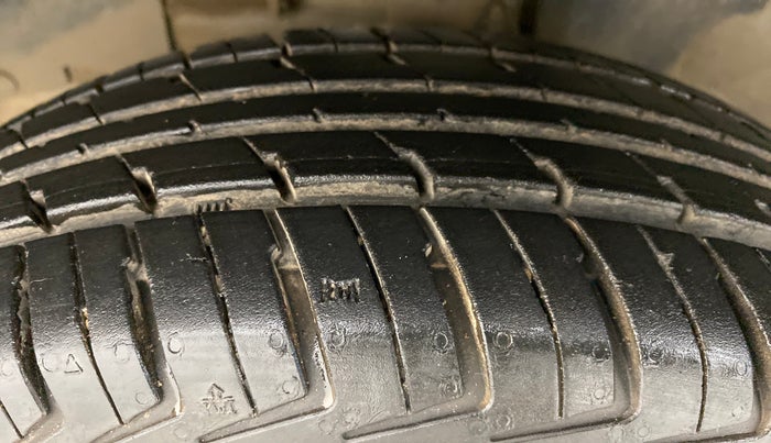 2019 Renault Kwid 1.0 RXT Opt AT, Petrol, Automatic, 9,645 km, Left Front Tyre Tread