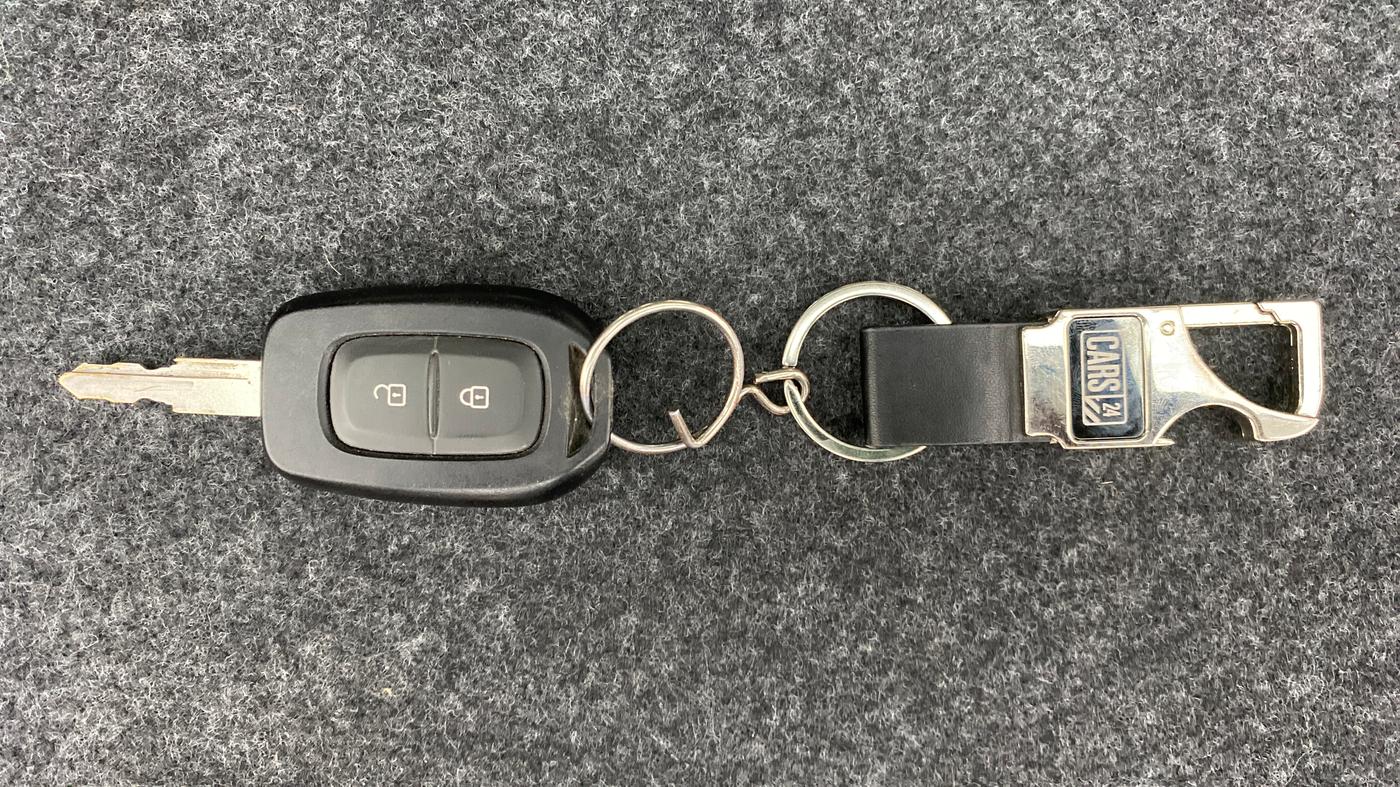 2019 Renault Kwid 1.0 RXT Opt AT, Petrol, Automatic, 9,645 km, Key Close Up