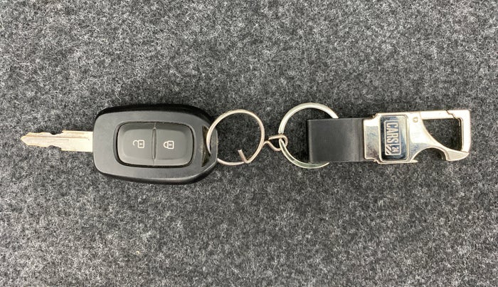 2019 Renault Kwid 1.0 RXT Opt AT, Petrol, Automatic, 9,645 km, Key Close Up