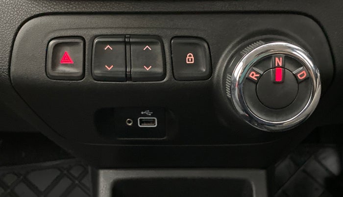 2019 Renault Kwid 1.0 RXT Opt AT, Petrol, Automatic, 9,645 km, Gear Lever