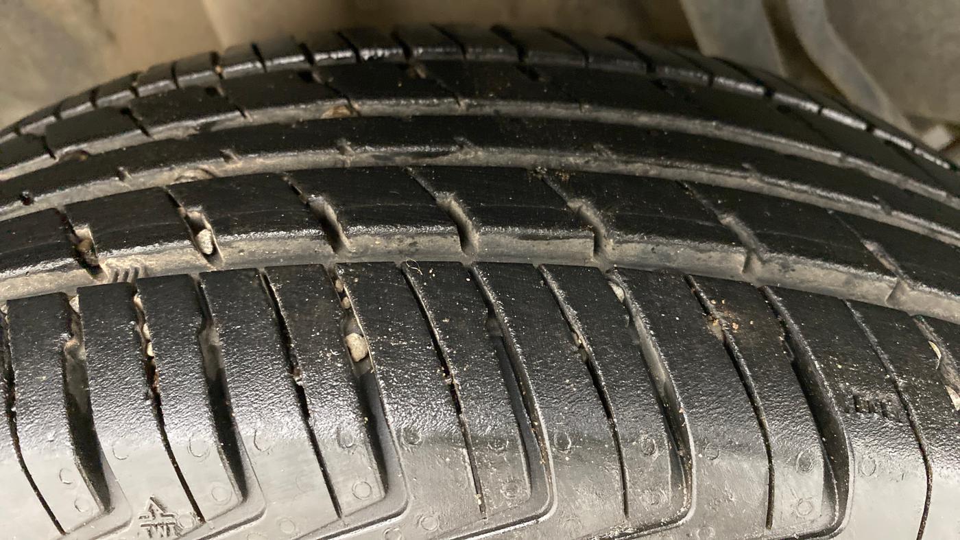 2019 Renault Kwid 1.0 RXT Opt AT, Petrol, Automatic, 9,645 km, Left Rear Tyre Tread
