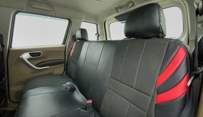 2016 Mahindra TUV300 T8, Diesel, Manual, 80,212 km, Right Side Rear Door Cabin