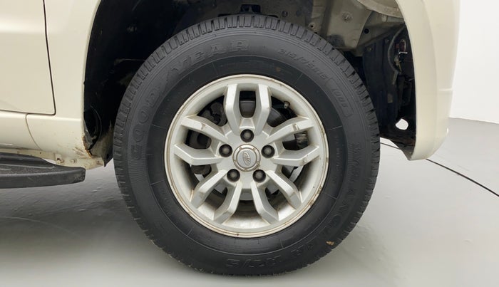 2016 Mahindra TUV300 T8, Diesel, Manual, 80,212 km, Right Front Wheel