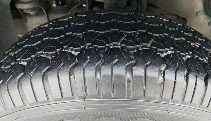 2016 Mahindra TUV300 T8, Diesel, Manual, 80,212 km, Left Front Tyre Tread