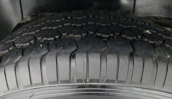2016 Mahindra TUV300 T8, Diesel, Manual, 80,212 km, Right Rear Tyre Tread