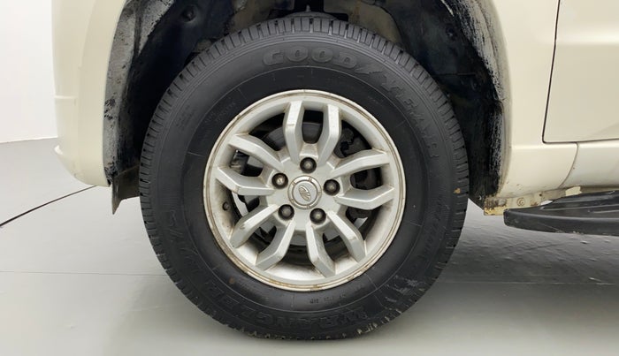 2016 Mahindra TUV300 T8, Diesel, Manual, 80,212 km, Left Front Wheel