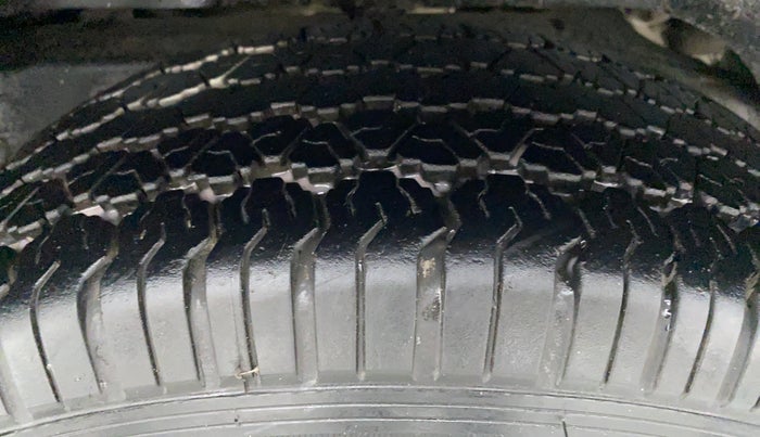 2016 Mahindra TUV300 T8, Diesel, Manual, 80,212 km, Left Rear Tyre Tread