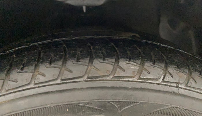 2018 Hyundai Grand i10 MAGNA 1.2 KAPPA VTVT, Petrol, Manual, 43,983 km, Right Front Tyre Tread