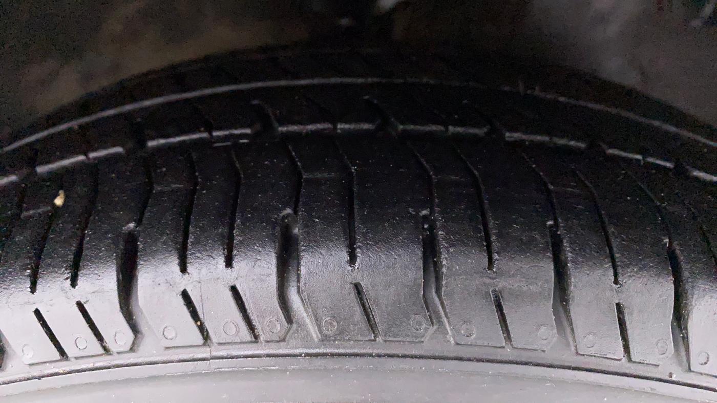 2015 Hyundai Eon MAGNA PLUS, Petrol, Manual, 95,154 km, Right Front Tyre Tread