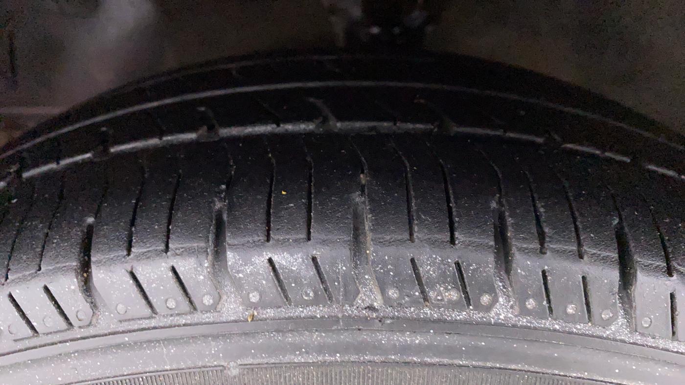 2015 Hyundai Eon MAGNA PLUS, Petrol, Manual, 95,154 km, Left Front Tyre Tread