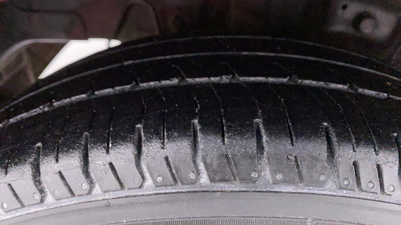 2015 Hyundai Eon MAGNA PLUS, Petrol, Manual, 95,154 km, Right Rear Tyre Tread
