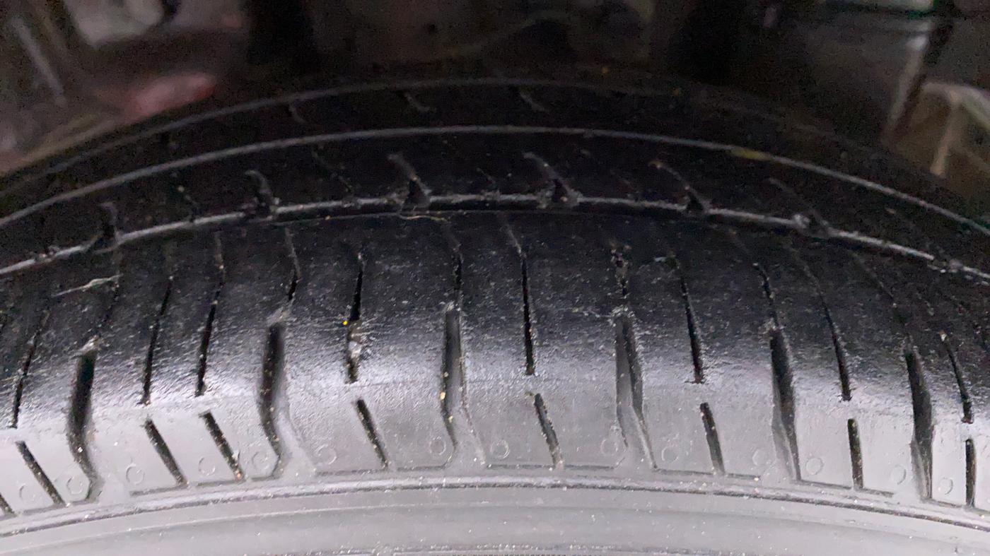 2015 Hyundai Eon MAGNA PLUS, Petrol, Manual, 95,154 km, Left Rear Tyre Tread