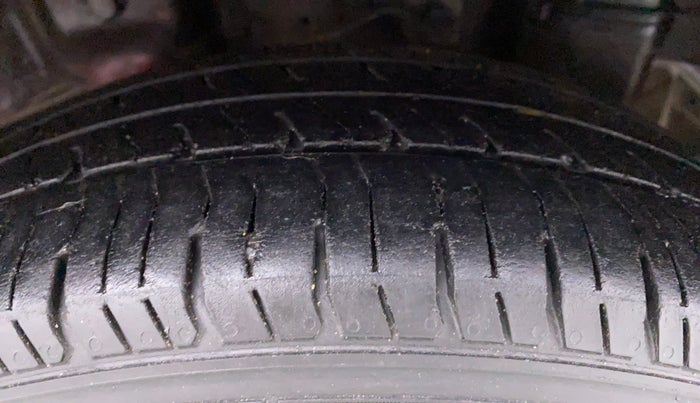 2015 Hyundai Eon MAGNA PLUS, Petrol, Manual, 95,154 km, Left Rear Tyre Tread