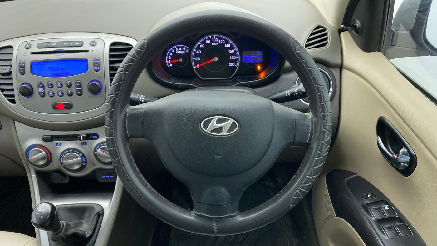2014 Hyundai i10 SPORTZ 1.1, Petrol, Manual, 80,797 km, Steering Wheel Close Up