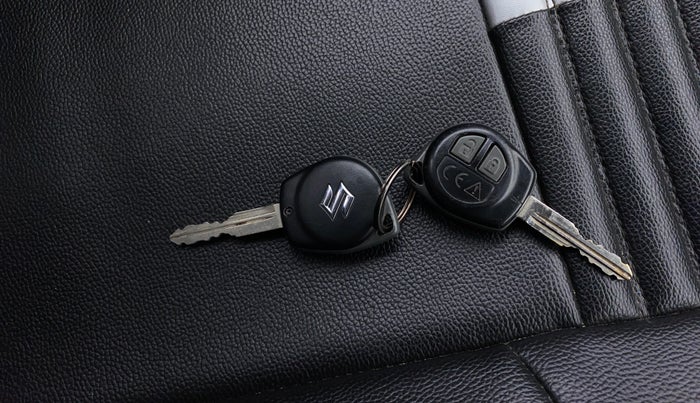 2023 Maruti Swift VXI AMT, Petrol, Automatic, 24,448 km, Key Close Up