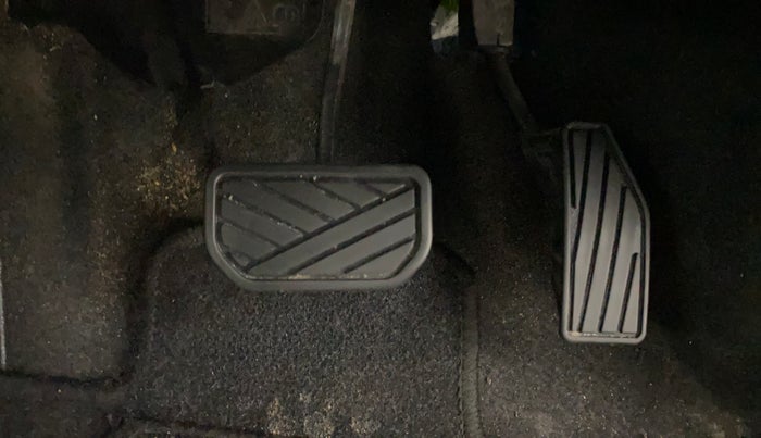 2023 Maruti Swift VXI AMT, Petrol, Automatic, 24,448 km, Pedals