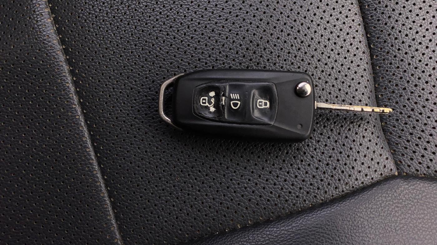2016 Tata Tiago XT PETROL, Petrol, Manual, 93,084 km, Key Close Up