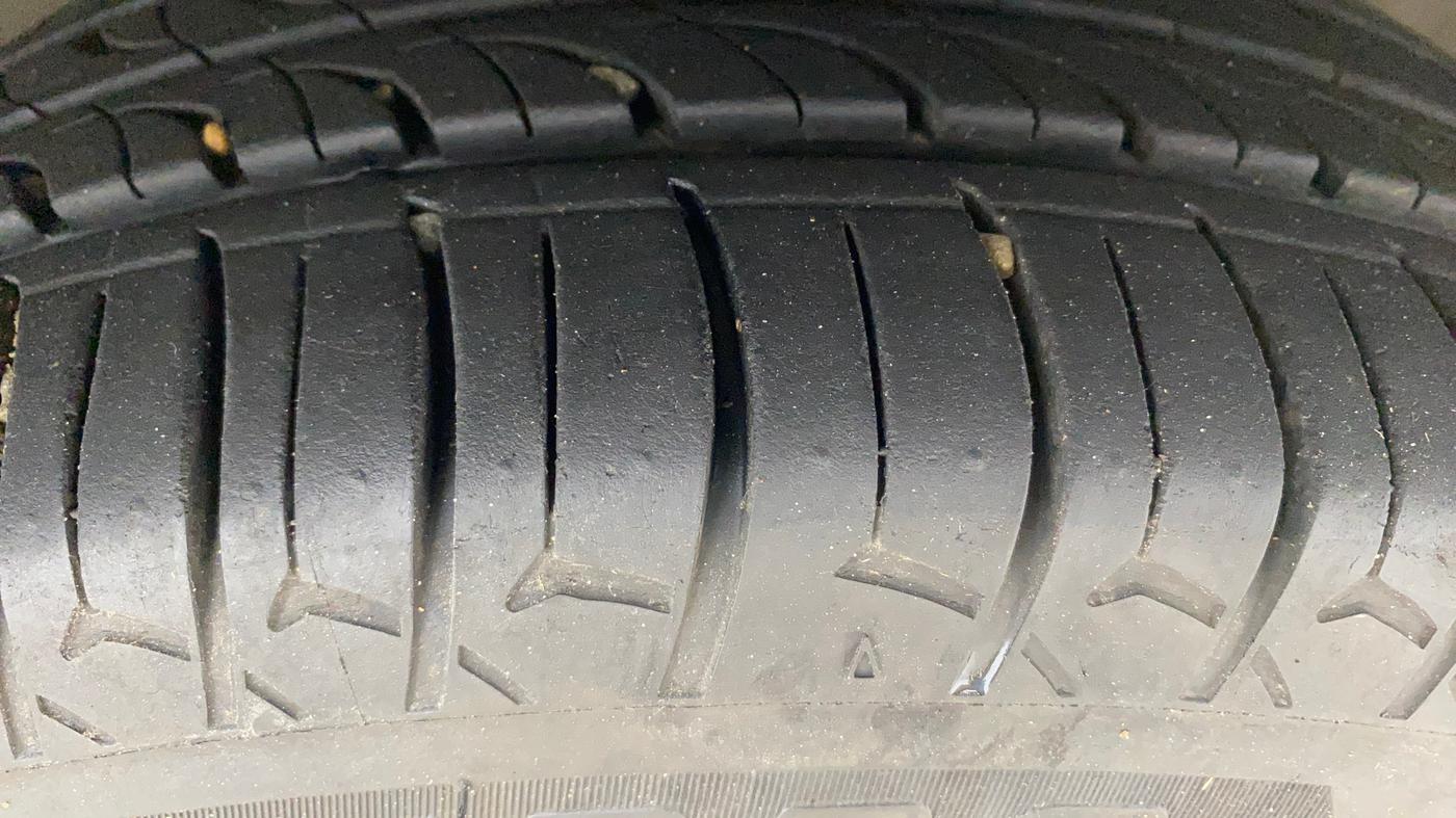 2016 Tata Tiago XT PETROL, Petrol, Manual, 93,084 km, Right Front Tyre Tread