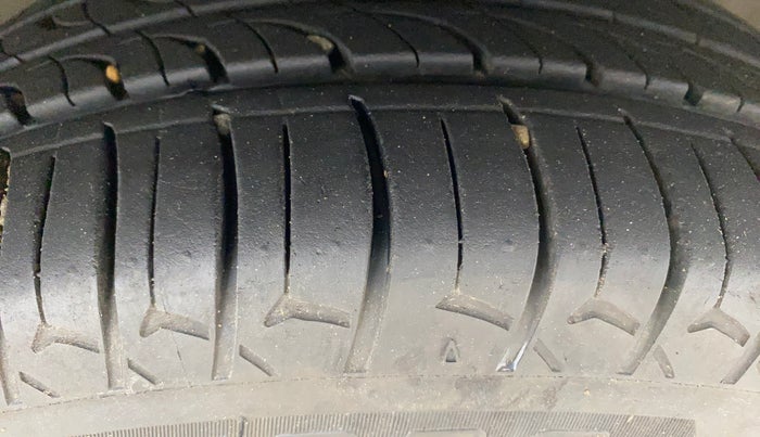 2016 Tata Tiago XT PETROL, Petrol, Manual, 93,053 km, Right Front Tyre Tread