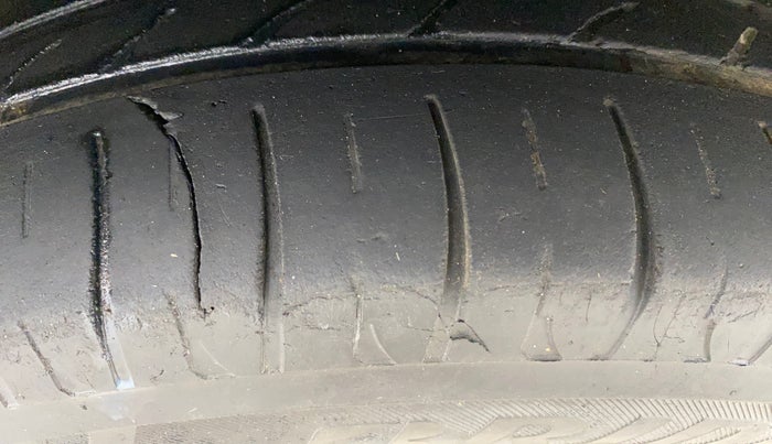 2016 Tata Tiago XT PETROL, Petrol, Manual, 93,053 km, Right Rear Tyre Tread