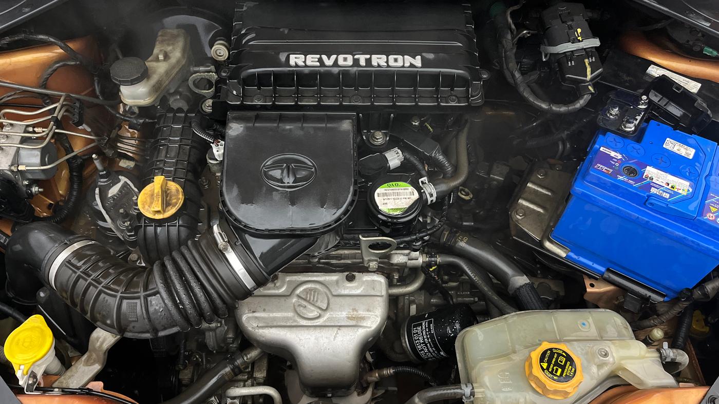 2017 Tata Tiago XZ PETROL, Petrol, Manual, 94,247 km, Engine View