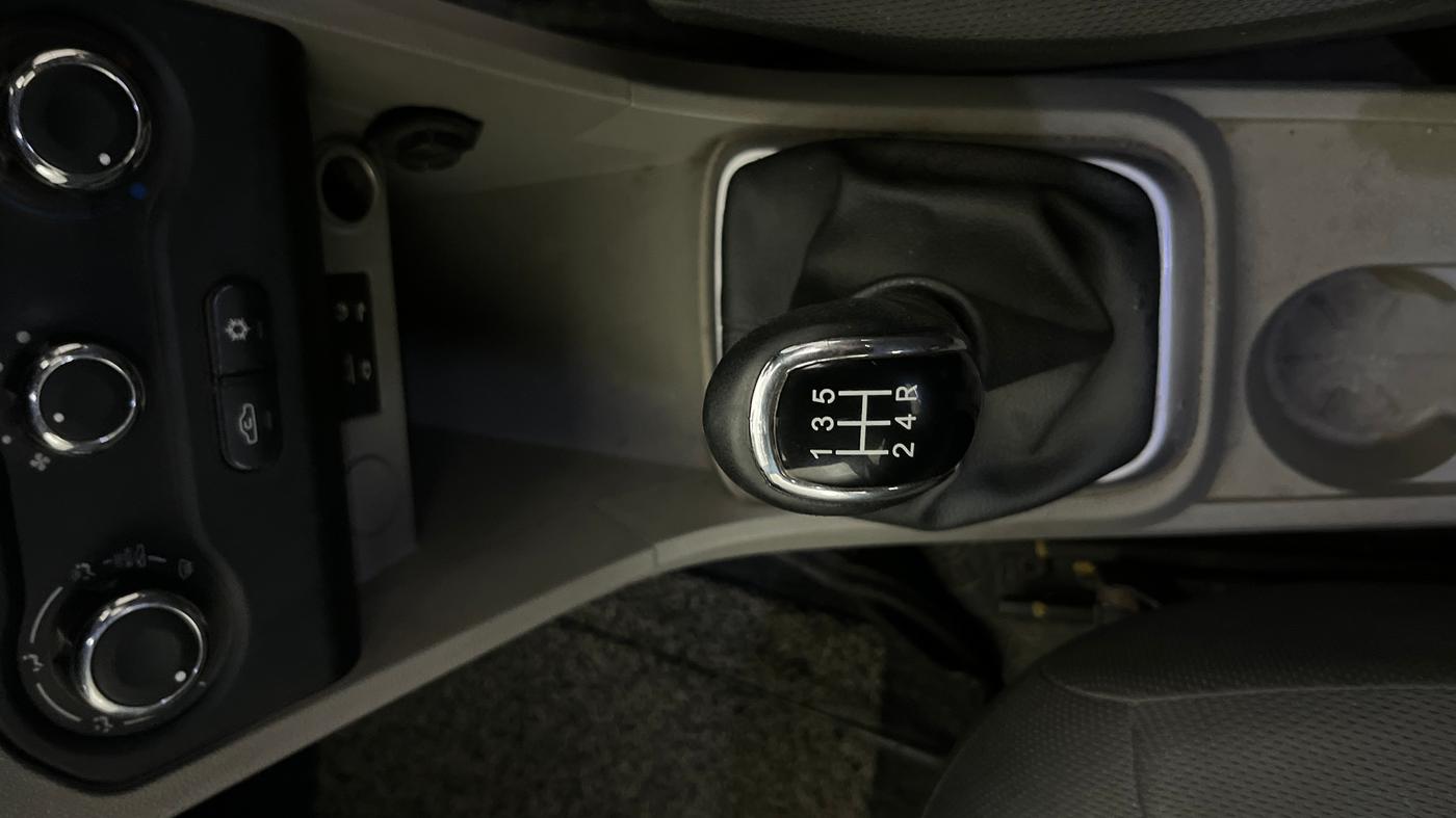 2017 Tata Tiago XZ PETROL, Petrol, Manual, 94,247 km, Gear Lever