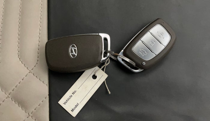 2021 Hyundai AURA SX PLUS 1.2 AMT, Petrol, Automatic, 20,257 km, Key Close Up