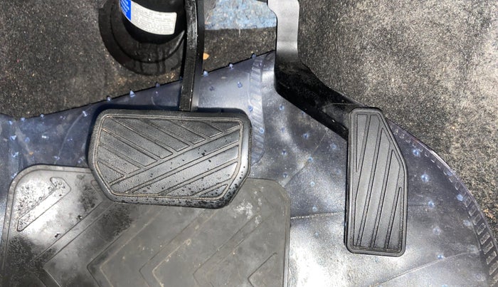 2017 Maruti Wagon R 1.0 VXI+ AMT, Petrol, Automatic, 37,059 km, Pedals