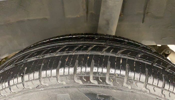 2018 Renault Kwid RXT 1.0 EASY-R AT OPTION, Petrol, Automatic, 12,188 km, Left Rear Tyre Tread