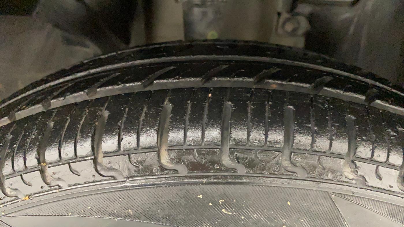 2018 Renault Kwid RXT 1.0 EASY-R AT OPTION, Petrol, Automatic, 12,188 km, Right Front Tyre Tread
