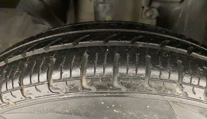 2018 Renault Kwid RXT 1.0 EASY-R AT OPTION, Petrol, Automatic, 12,188 km, Right Front Tyre Tread