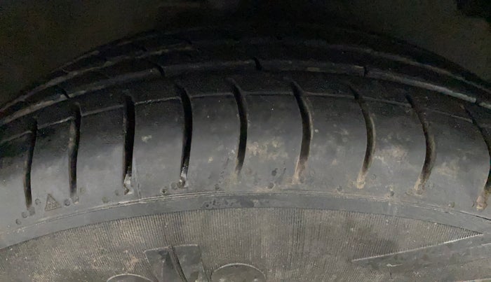 2016 Maruti Celerio ZXI, Petrol, Manual, 63,941 km, Right Front Tyre Tread
