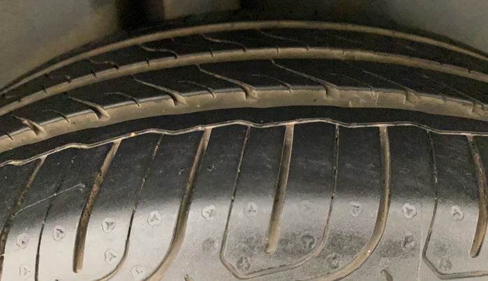 2016 Volkswagen Vento HIGHLINE PETROL AT, Petrol, Automatic, 54,777 km, Right Rear Tyre Tread