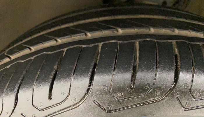 2016 Volkswagen Vento HIGHLINE PETROL AT, Petrol, Automatic, 54,777 km, Left Front Tyre Tread