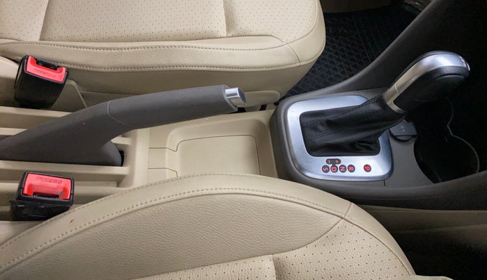 2016 Volkswagen Vento HIGHLINE PETROL AT, Petrol, Automatic, 54,777 km, Gear Lever