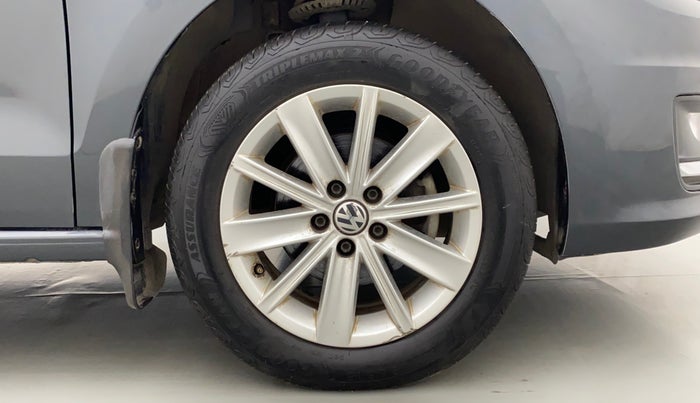 2016 Volkswagen Vento HIGHLINE PETROL AT, Petrol, Automatic, 54,777 km, Right Front Wheel