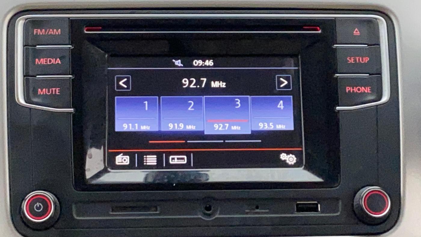 2016 Volkswagen Vento HIGHLINE PETROL AT, Petrol, Automatic, 54,777 km, Infotainment System