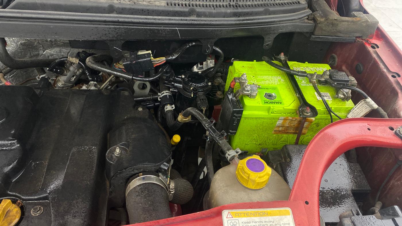 2018 Mahindra TUV300 T10, Diesel, Manual, 40,263 km, Engine View - Left