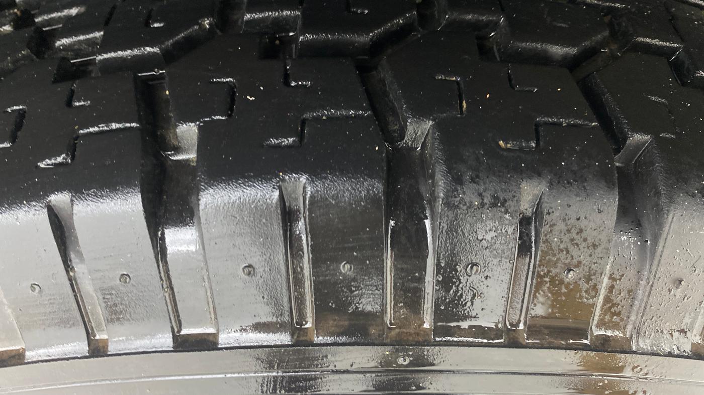 2018 Mahindra TUV300 T10, Diesel, Manual, 40,263 km, Left Rear Tyre Tread