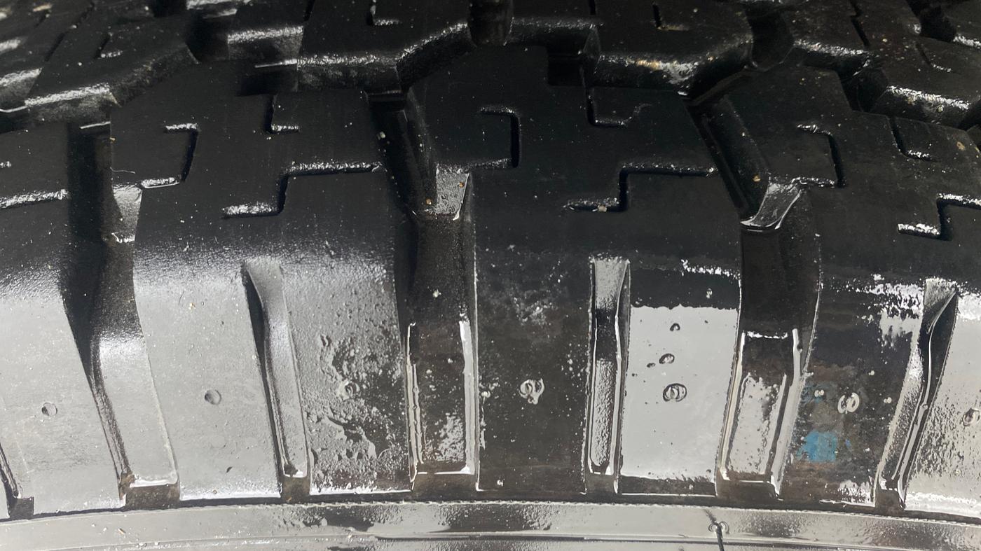 2018 Mahindra TUV300 T10, Diesel, Manual, 40,263 km, Left Front Tyre Tread