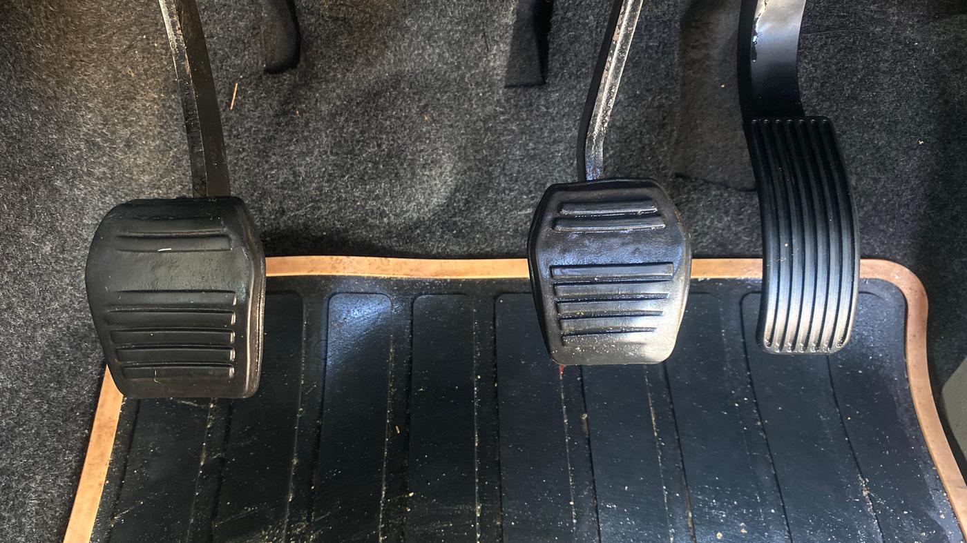 2018 Mahindra TUV300 T10, Diesel, Manual, 40,263 km, Pedals
