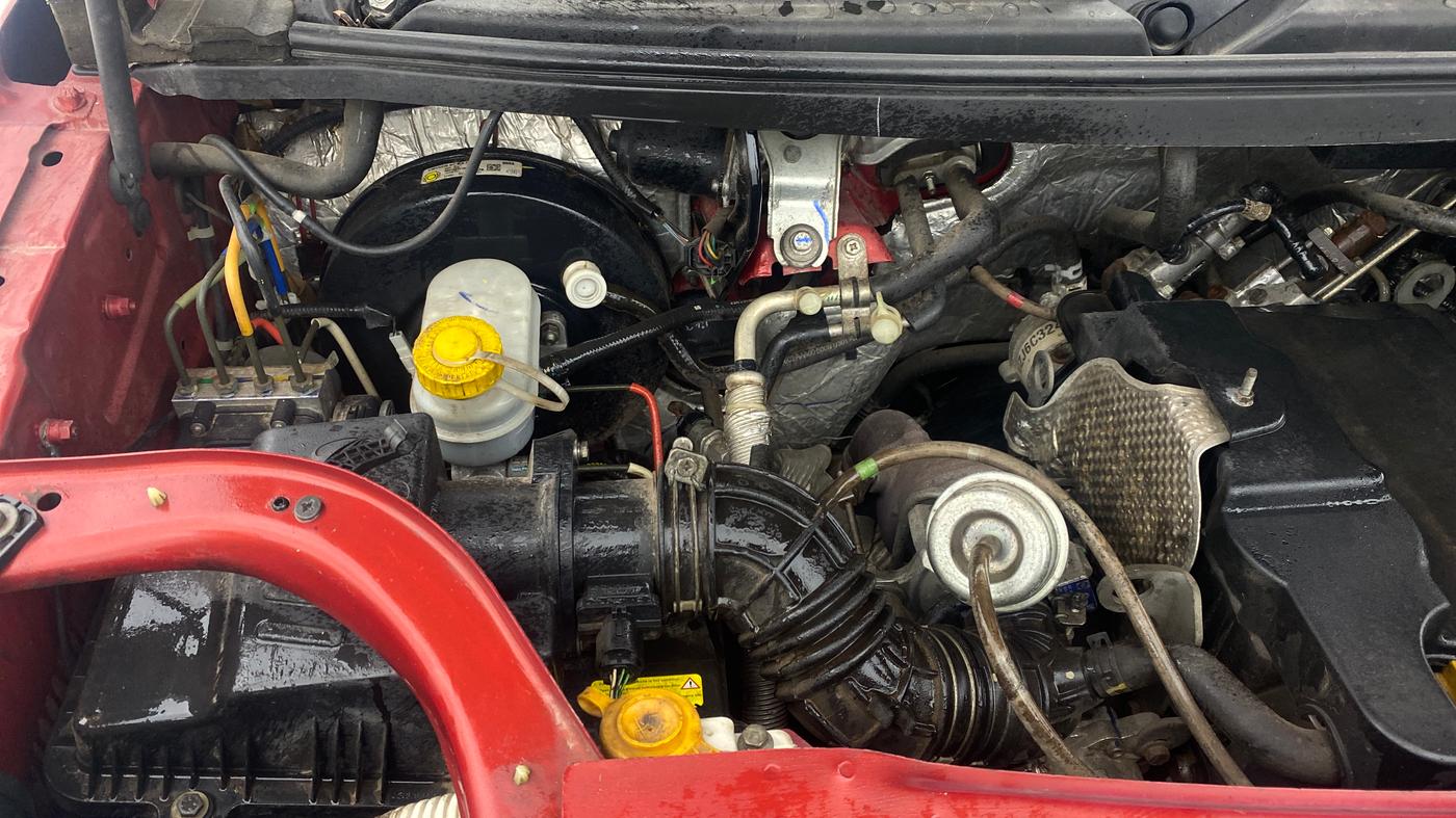 2018 Mahindra TUV300 T10, Diesel, Manual, 40,263 km, Engine View - Right